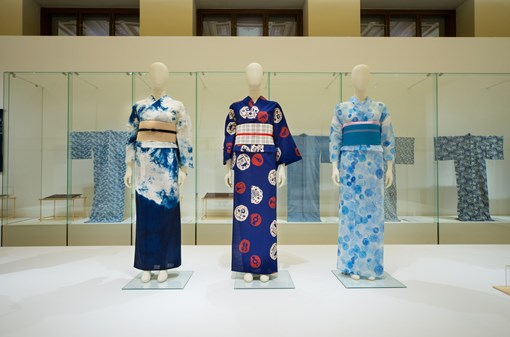 Móda v modré, tradice a současnost v japonském a českém textilu