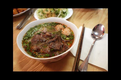 VEČEŘE - delikátní jídla do vietnamské tržnici SAPA + VEČERNÍ PROCHÁZKA MODŘANSKOU ROKLÍ