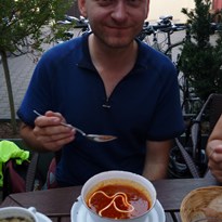 Tomba a jeho polévka s tasemnicí