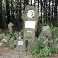Pomník německému básníkovi Friedrichu Schillerovi na Jedlové.