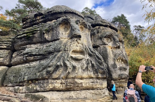 Čertovy hlavy, jeskyně a různorodé skalní útvary u Liběchova