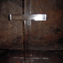 oltář v jeskyni sv. Ivana,kde orosený oltář značí déšť..byl suchý to je jasný