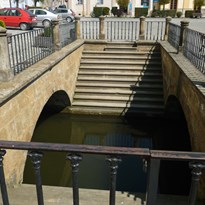 Kanál s potokem pod náměstím