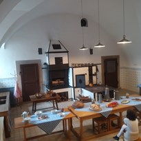 Plně funkční kuchyně na hradě Šternberk, kdo má chuť na oběd o patnácti chodech?😋 
