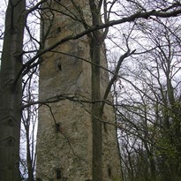 Opuštěná a zazděná věž