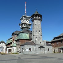 Klínovec 1244 m (Keilberg či Sonnenwirbel), věž císaře Františka Josefa (Kaiser-Franz-Josephs-Turm)