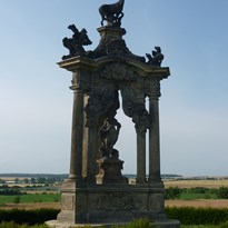 Pomník Karla VI. a Sv. Huberta