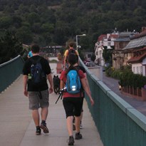 po mostě přes Vltavu v Troji