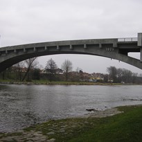 most v Kralupech - všimněte si 2 letopočtů