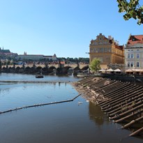 Novotného lávka a Pražský hrad
