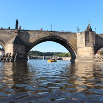 Karlův most z vody