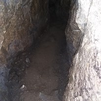 9 - Úzká,  dlouhá, temná a blátivá jeskyně  Podkova 