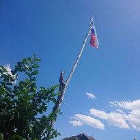 Státní vlajka vyvěšena na Panně