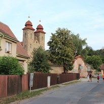 Start výletu - románský kostel Nanebevzetí Panny Marie v Tismicích