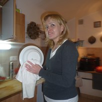 3 - paní na nádobí :)