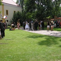 29 - svatba u tvrze v Třebotově