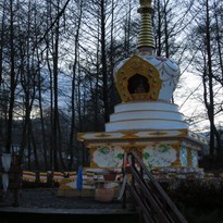 Stúpa -  buddhistická stavba, která je symbolem klidu a míru.
