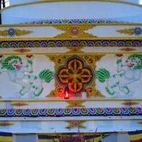 V liberecké Vidžaja stúpě jsou uloženy relikvie dvou významných osvícených Mistrů a to samotného Buddhy Šákjamuniho a Ctihodného Geše Rabten Rinpočheho.